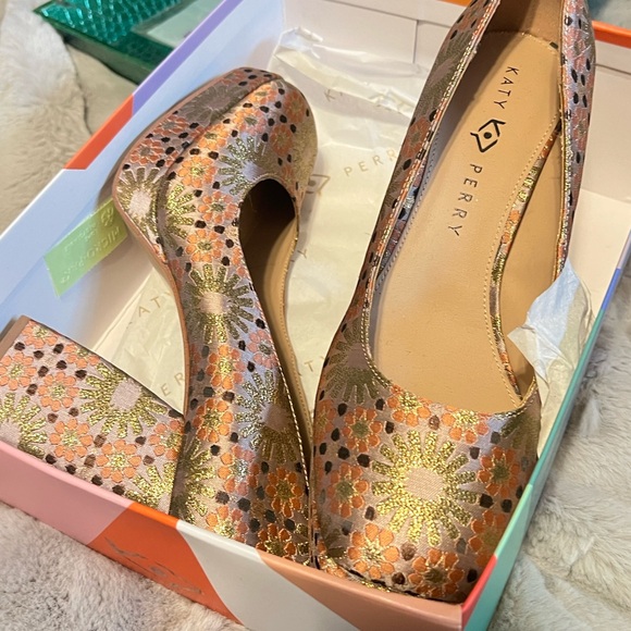 Floral Platform Heels - Picture 2 of 6